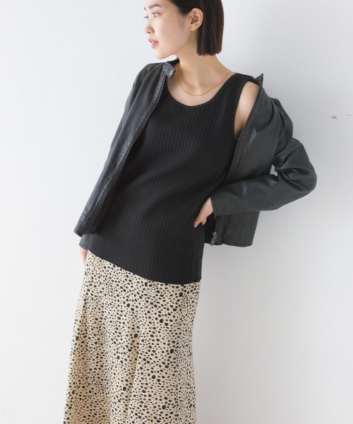 OMNES(オムネス)の「ラインキルトあったかタンクトップ(タンクトップ・レディース・ベージュ/ホワイト/ブラック/モカ/ライトブルー/ラベンダー・MEDIUM/LARGE)」の8枚目の写真