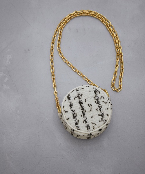 ADAM ET ROPE'（アダムエロペ）の「ラウンドアクセサリーチェーンバッグ（ショルダーバッグ・レディース・ホワイト/ピンク/ブルー・FREE）」の2枚目の写真