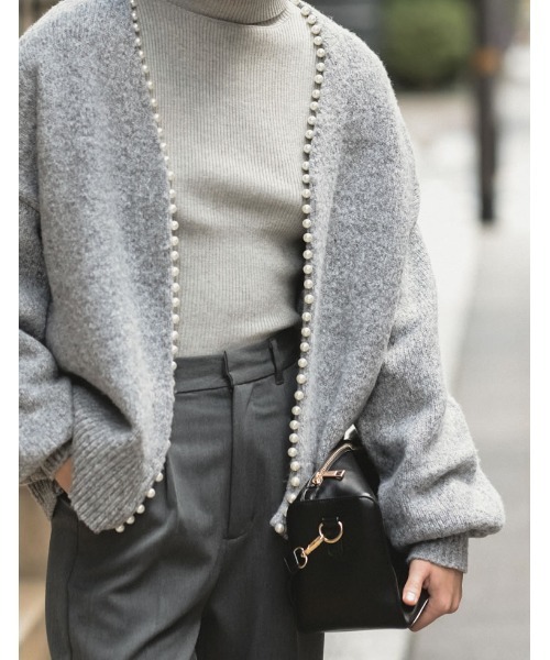 Re:EDIT（リエディ）の「パールデザインミドル丈ニットカーディガン（カーディガン/ボレロ・レディース・グレー/ベージュ/ブラック・MEDIUM/LARGE）」の4枚目の写真