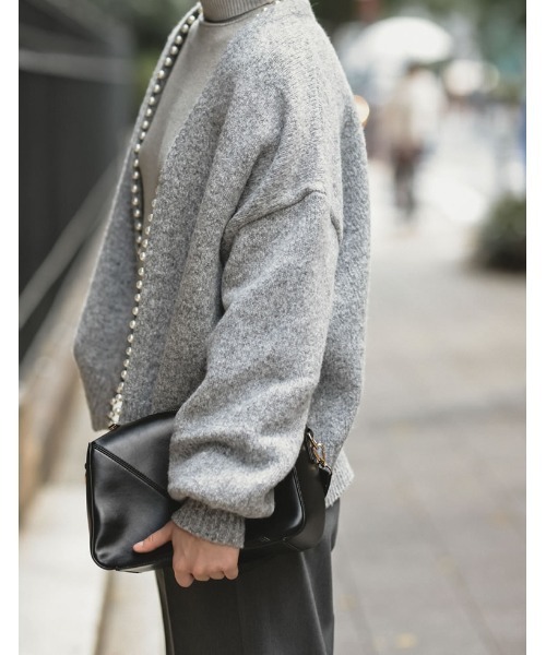 Re:EDIT（リエディ）の「パールデザインミドル丈ニットカーディガン（カーディガン/ボレロ・レディース・グレー/ベージュ/ブラック・MEDIUM/LARGE）」の5枚目の写真