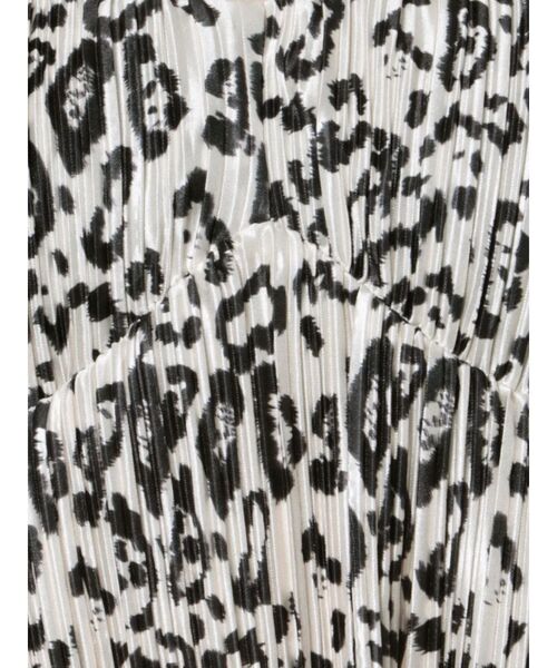 GYDA(ジェイダ)の「【セットアップ着用可】double lineサテンプリーツビスチェ(キャミソール・レディース・ブラック/その他/その他2・FREE)」の5枚目の写真