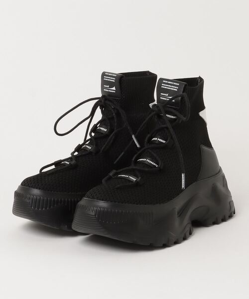 MAISON MAVERICK PRESENTS(メゾンマベリックプレゼンツ)の「MAISON MAVERICK PRESENTS(メゾン・マベリック・プレゼンツ)厚底ハイカットスニーカー(スニーカー・レディース・ブラック/ホワイト・22.5/23.0/23.5/24.0/24.5)」の2枚目の写真