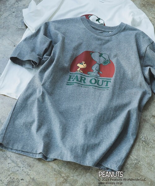 B:MING by BEAMS（ビーミングバイビームス）の「B:MING by BEAMS / PEANUTS | FAR OUT プリント Tシャツ(キッズ展開あり)（Tシャツ/カットソー・メンズ・ライトグレー/オフホワイト・SMALL/MEDIUM/LARGE/X-LARGE）」の2枚目の写真