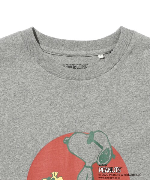 B:MING by BEAMS（ビーミングバイビームス）の「B:MING by BEAMS / PEANUTS | FAR OUT プリント Tシャツ(キッズ展開あり)（Tシャツ/カットソー・メンズ・ライトグレー/オフホワイト・SMALL/MEDIUM/LARGE/X-LARGE）」の4枚目の写真