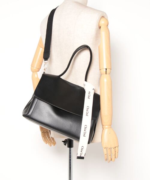 florist（フローリスト）の「【仕切りポケット付】【2WAY/3WAY】ロゴ入りリボン付属スクエアフラップレザートートバッグ/ショルダーバッグ（ショルダーバッグ・レディース・ブラック/ブラウン/オフホワイト/ライトグリーン・FREE）」の17枚目の写真