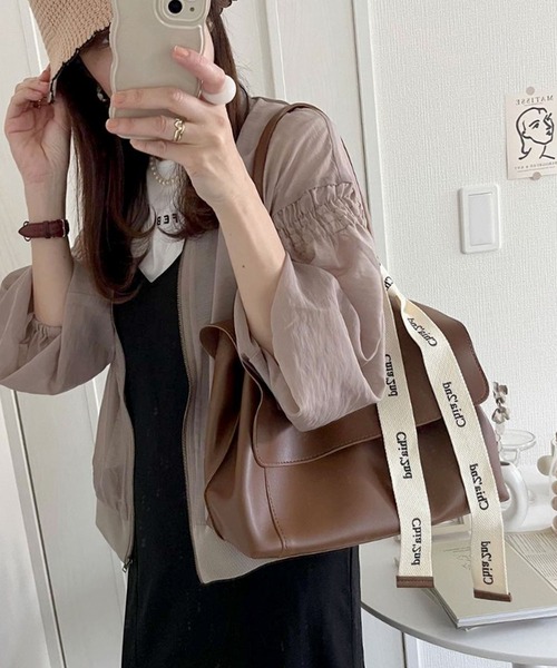 florist（フローリスト）の「【仕切りポケット付】【2WAY/3WAY】ロゴ入りリボン付属スクエアフラップレザートートバッグ/ショルダーバッグ（ショルダーバッグ・レディース・ブラック/ブラウン/オフホワイト/ライトグリーン・FREE）」の22枚目の写真