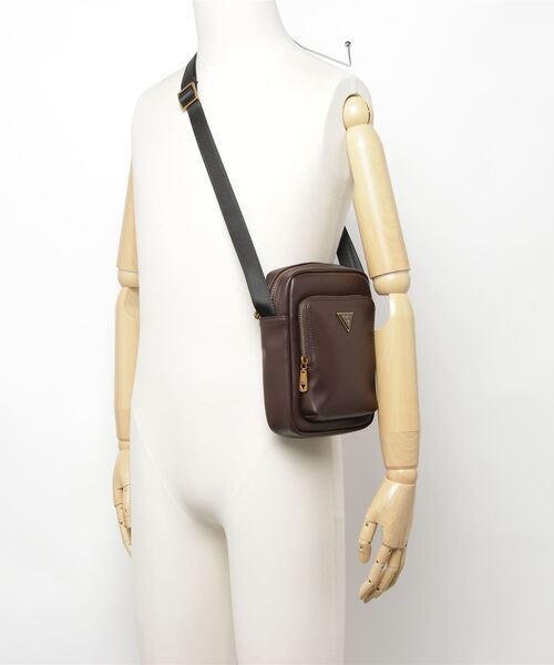 Guess（ゲス）の「SCALA Crossbody Double Pocket（ショルダーバッグ・メンズ・ダークブラウン/ブラック・ONE SIZE）」の19枚目の写真