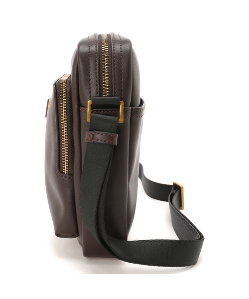 Guess（ゲス）の「SCALA Crossbody Double Pocket（ショルダーバッグ・メンズ・ダークブラウン/ブラック・ONE SIZE）」の13枚目の写真