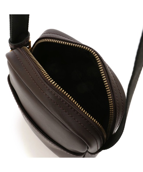 Guess（ゲス）の「SCALA Crossbody Double Pocket（ショルダーバッグ・メンズ・ダークブラウン/ブラック・ONE SIZE）」の12枚目の写真