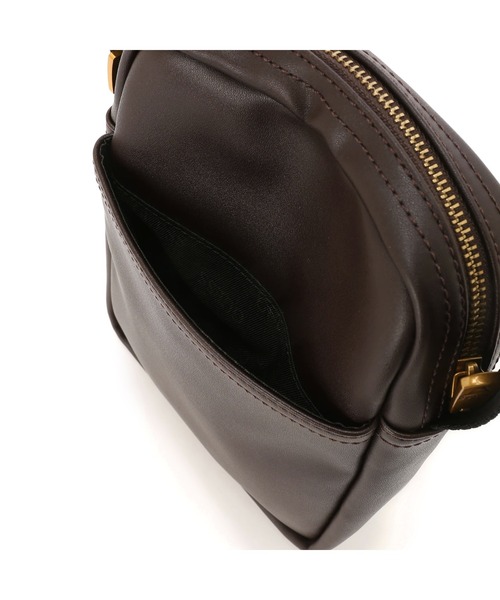 Guess（ゲス）の「SCALA Crossbody Double Pocket（ショルダーバッグ・メンズ・ダークブラウン/ブラック・ONE SIZE）」の14枚目の写真