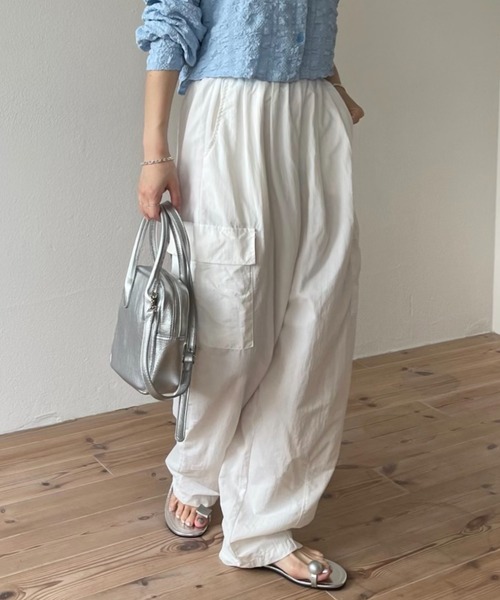 wee9s（ウィークス）の「2way square enamel shoulder bag / 2wayスクエアエナメルショルダーバッグ（ショルダーバッグ・レディース・ブラック/シルバー・FREE）」の4枚目の写真