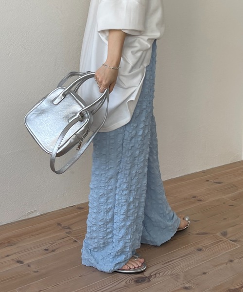 wee9s（ウィークス）の「2way square enamel shoulder bag / 2wayスクエアエナメルショルダーバッグ（ショルダーバッグ・レディース・ブラック/シルバー・FREE）」の3枚目の写真
