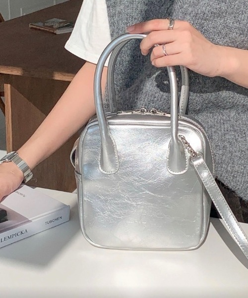 wee9s（ウィークス）の「2way square enamel shoulder bag / 2wayスクエアエナメルショルダーバッグ（ショルダーバッグ・レディース・ブラック/シルバー・FREE）」の13枚目の写真