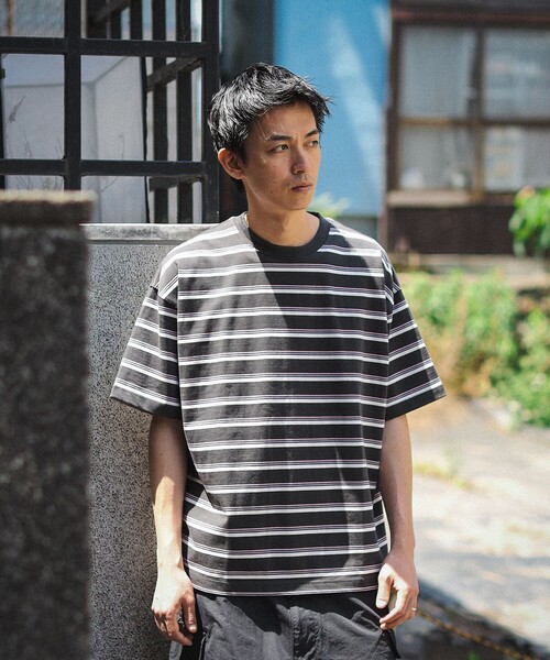 BEAMS（ビームス）の「BEAMS / ルーズ ボーダー Tシャツ（Tシャツ/カットソー・メンズ・ブラウン系その他/サックスブルー/ブラック系その他4・S/M/L/XL）」の2枚目の写真