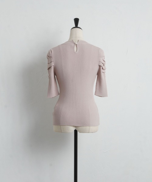 tocco closet（トッコ　クローゼット）の「タックギャザーショルダーリブニットプルオーバー（ニット/セーター・レディース・ホワイト/ベージュ/ブラック・M）」の16枚目の写真