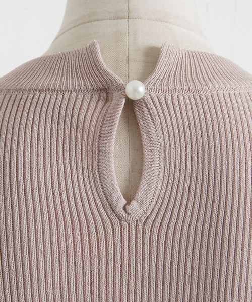 tocco closet（トッコ　クローゼット）の「タックギャザーショルダーリブニットプルオーバー（ニット/セーター・レディース・ホワイト/ベージュ/ブラック・M）」の17枚目の写真