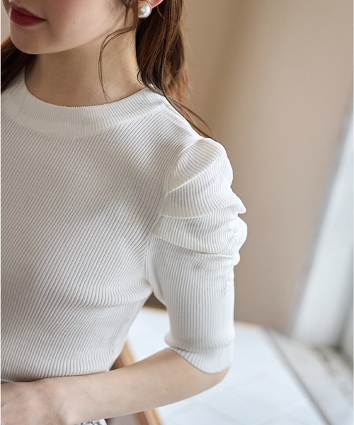tocco closet（トッコ　クローゼット）の「タックギャザーショルダーリブニットプルオーバー（ニット/セーター・レディース・ホワイト/ベージュ/ブラック・M）」の7枚目の写真