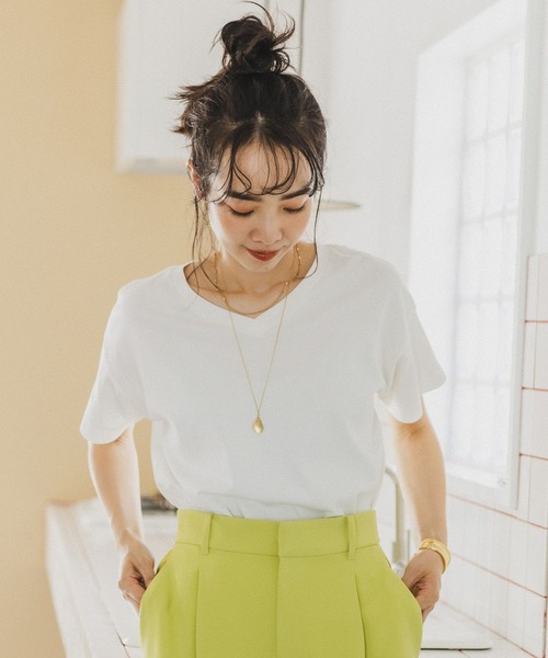 BAYFLOW（ベイフロー）の「シルケットVネックTシャツ（Tシャツ/カットソー・レディース・ベージュ/ブラック/カーキ/ベビーピンク/オフホワイト/ブルー/マスタード・SMALL/MEDIUM）」の2枚目の写真