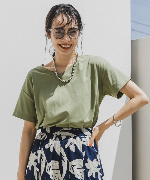 BAYFLOW（ベイフロー）の「シルケットVネックTシャツ（Tシャツ/カットソー・レディース・ベージュ/ブラック/カーキ/ベビーピンク/オフホワイト/ブルー/マスタード・SMALL/MEDIUM）」の4枚目の写真