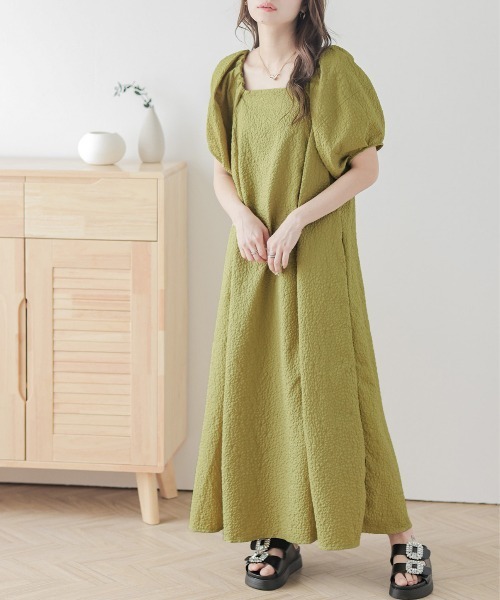 AMELY(エミリー)の「ボリューム袖ジャガードワンピース(ワンピース・レディース・ブラック/ピンクベージュ/ライム/ブラウン・M/L)」の4枚目の写真