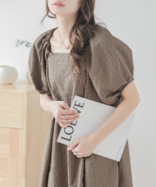 AMELY(エミリー)の「ボリューム袖ジャガードワンピース(ワンピース・レディース・ブラック/ピンクベージュ/ライム/ブラウン・M/L)」の14枚目の写真