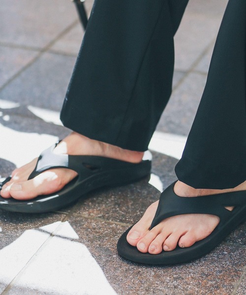 OOFOS（ウーフォス）の「OOFOS　Ooriginal（サンダル・メンズ・ブラック/ベージュ・7/8/9）」の5枚目の写真