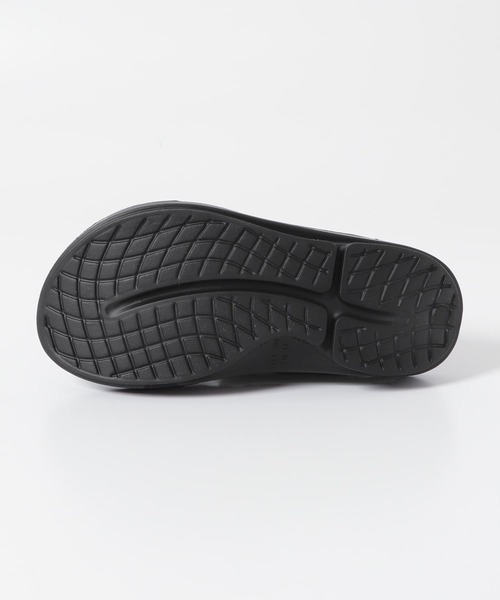 OOFOS（ウーフォス）の「OOFOS　Ooriginal（サンダル・メンズ・ブラック/ベージュ・7/8/9）」の13枚目の写真