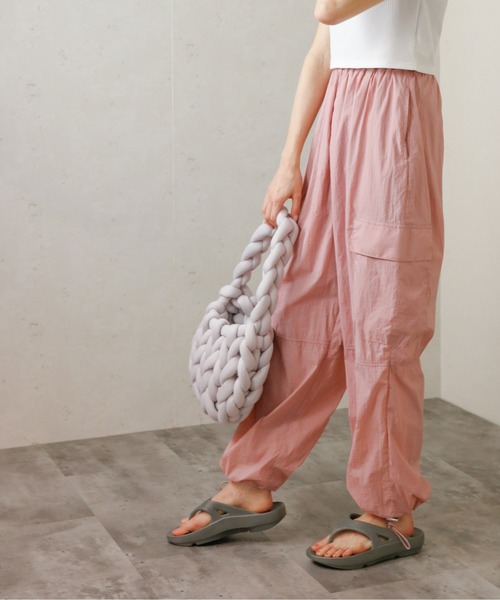 Per sist ence（パーシエンス）の「Per sist ence/パーシエンス　ワッシャータフタパラシュートパンツ（その他パンツ・レディース・カーキ/ピンク/オフホワイト/ブラック・FREE）」の4枚目の写真