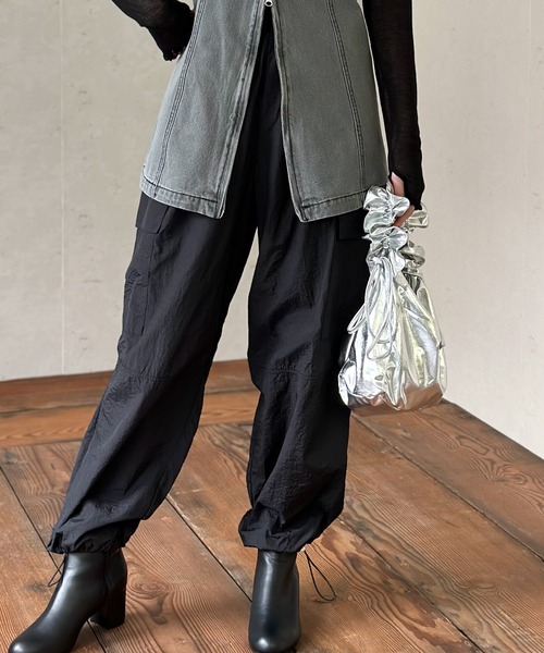 Per sist ence(パーシエンス)の「Per sist ence/パーシエンス ワッシャータフタパラシュートパンツ(その他パンツ・レディース・カーキ/ピンク/オフホワイト/ブラック・FREE)」の1枚目の写真
