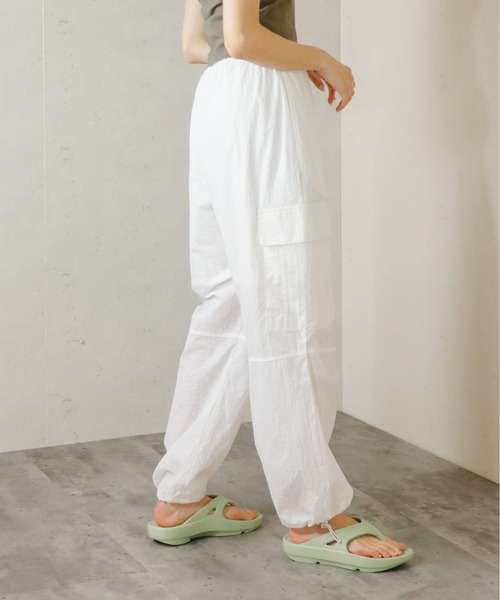 Per sist ence（パーシエンス）の「Per sist ence/パーシエンス　ワッシャータフタパラシュートパンツ（その他パンツ・レディース・カーキ/ピンク/オフホワイト/ブラック・FREE）」の15枚目の写真