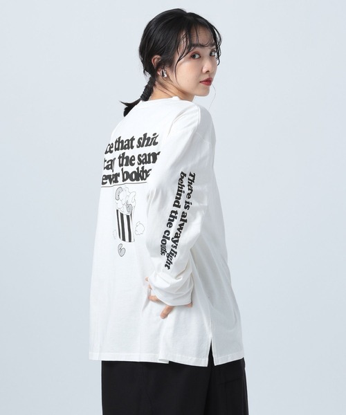 BAYFLOW(ベイフロー)の「グラフィックロングTシャツ(Tシャツ/カットソー・レディース・オフホワイト/チャコール/パープル・FREE)」の2枚目の写真