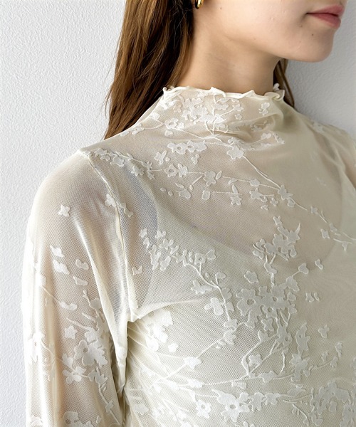 classicalelf（クラシカルエルフ）の「大人シックに映える。花柄フロッキーのシアーハイネックプルオーバー（Tシャツ/カットソー・レディース・ホワイト系その他2/ホワイト系その他/ブラック系その他・LARGE/X-LARGE/SMALL/MEDIUM）」の17枚目の写真