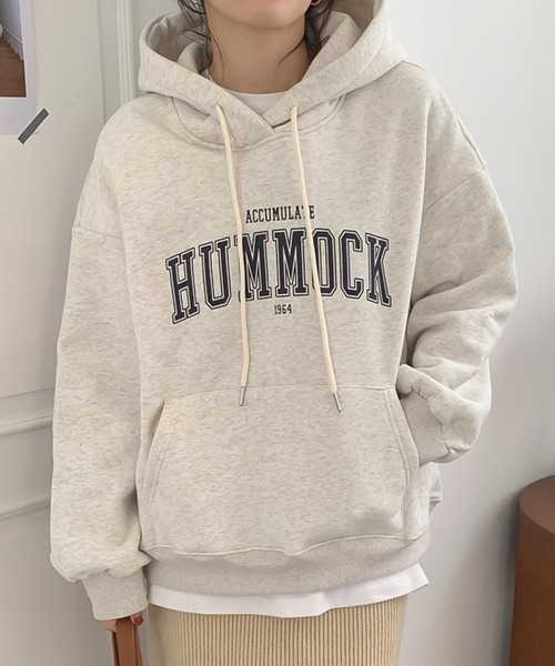 LAFFMO（ラフモ）の「オーバーサイズロゴプリントフーディー（パーカー・レディース・ライトグレー/ダークグレー/ネイビー・F）」の2枚目の写真