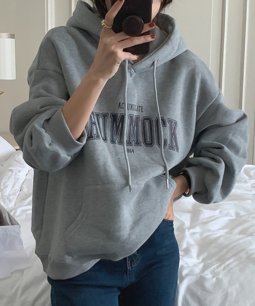 LAFFMO（ラフモ）の「オーバーサイズロゴプリントフーディー（パーカー・レディース・ライトグレー/ダークグレー/ネイビー・F）」の3枚目の写真