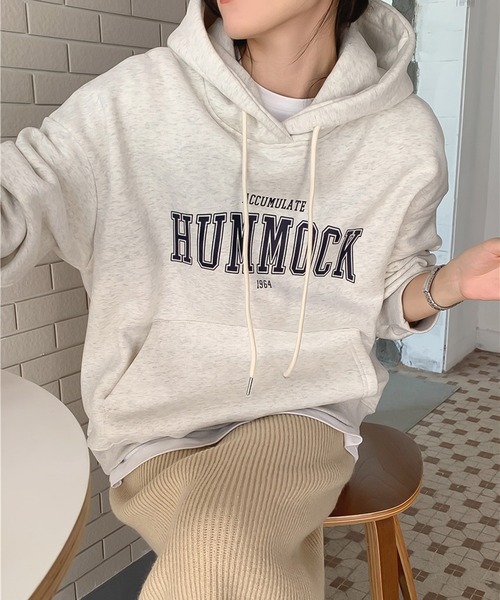 LAFFMO（ラフモ）の「オーバーサイズロゴプリントフーディー（パーカー・レディース・ライトグレー/ダークグレー/ネイビー・F）」の5枚目の写真