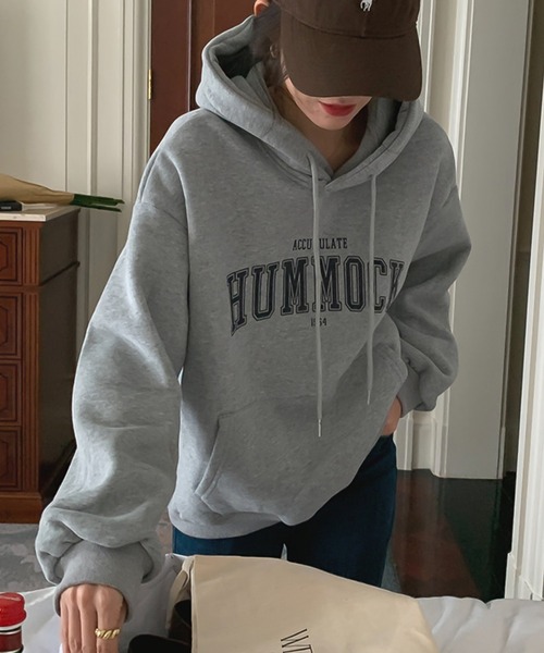 LAFFMO（ラフモ）の「オーバーサイズロゴプリントフーディー（パーカー・レディース・ライトグレー/ダークグレー/ネイビー・F）」の9枚目の写真