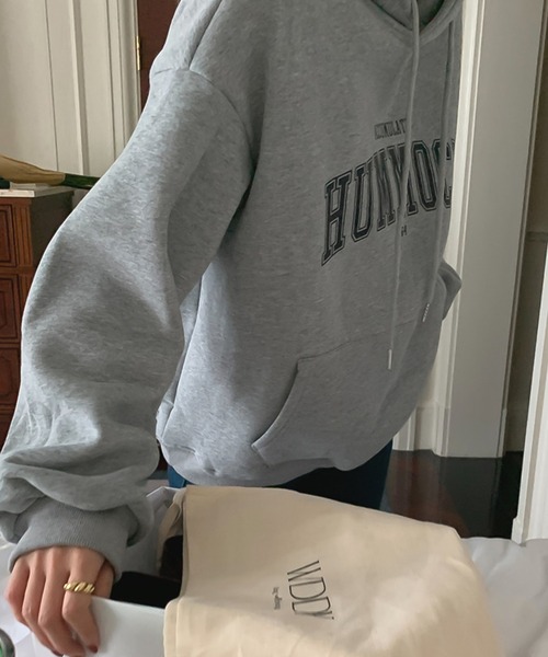 LAFFMO（ラフモ）の「オーバーサイズロゴプリントフーディー（パーカー・レディース・ライトグレー/ダークグレー/ネイビー・F）」の10枚目の写真