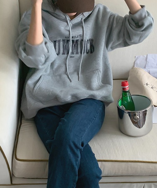 LAFFMO（ラフモ）の「オーバーサイズロゴプリントフーディー（パーカー・レディース・ライトグレー/ダークグレー/ネイビー・F）」の12枚目の写真