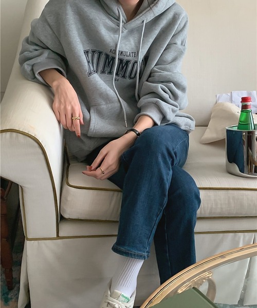 LAFFMO（ラフモ）の「オーバーサイズロゴプリントフーディー（パーカー・レディース・ライトグレー/ダークグレー/ネイビー・F）」の13枚目の写真