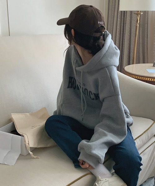 LAFFMO（ラフモ）の「オーバーサイズロゴプリントフーディー（パーカー・レディース・ライトグレー/ダークグレー/ネイビー・F）」の15枚目の写真