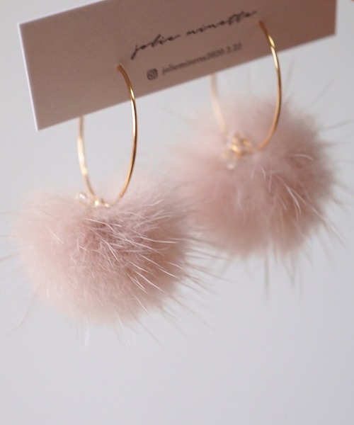CERCA（チェルカ）の「jolie minette/ふわふわ ファー フープ ピアス（ピアス（両耳用）・レディース・ピンクベージュ/ホワイト/ベージュ/ラベンダー/ブラック・FREE）」の5枚目の写真