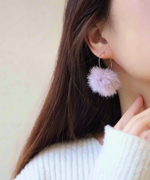 CERCA（チェルカ）の「jolie minette/ふわふわ ファー フープ ピアス（ピアス（両耳用）・レディース・ピンクベージュ/ホワイト/ベージュ/ラベンダー/ブラック・FREE）」の11枚目の写真