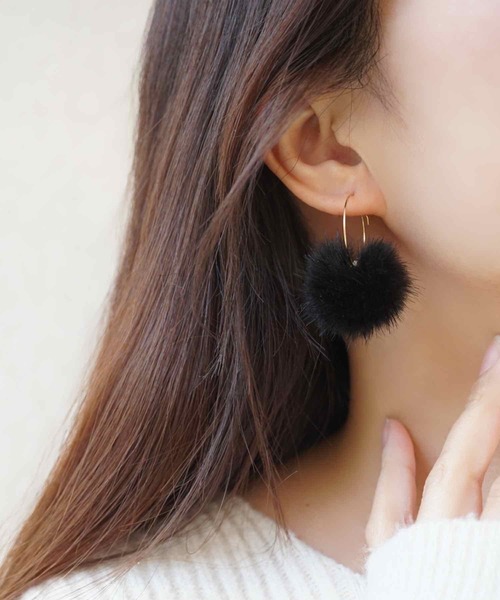 CERCA（チェルカ）の「jolie minette/ふわふわ ファー フープ ピアス（ピアス（両耳用）・レディース・ピンクベージュ/ホワイト/ベージュ/ラベンダー/ブラック・FREE）」の10枚目の写真