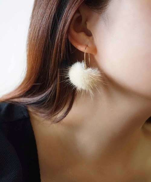 CERCA（チェルカ）の「jolie minette/ふわふわ ファー フープ ピアス（ピアス（両耳用）・レディース・ピンクベージュ/ホワイト/ベージュ/ラベンダー/ブラック・FREE）」の9枚目の写真
