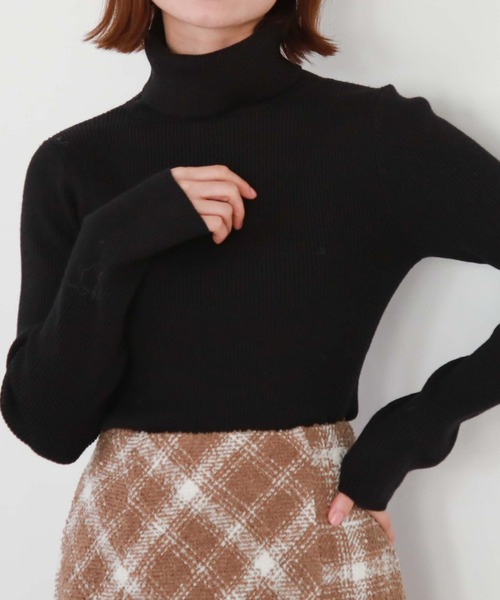 archives（アルシーヴ）の「ポイントチャームタートルリブニット（ニット/セーター・レディース・アイボリー/ブラック/ピンクベージュ/グレー・MEDIUM）」の19枚目の写真