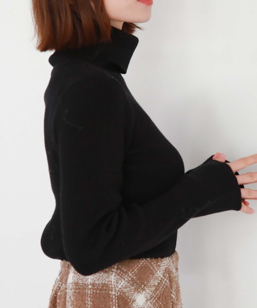 archives（アルシーヴ）の「ポイントチャームタートルリブニット（ニット/セーター・レディース・アイボリー/ブラック/ピンクベージュ/グレー・MEDIUM）」の20枚目の写真