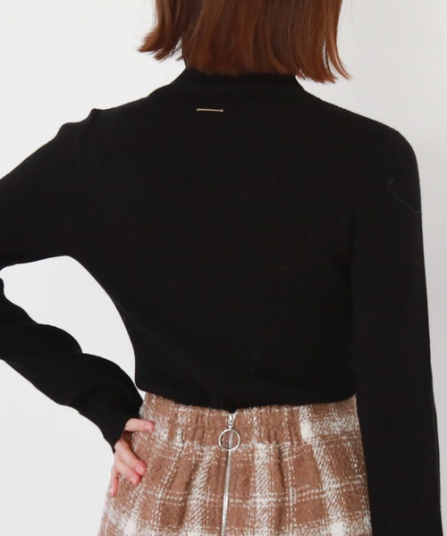 archives（アルシーヴ）の「ポイントチャームタートルリブニット（ニット/セーター・レディース・アイボリー/ブラック/ピンクベージュ/グレー・MEDIUM）」の21枚目の写真