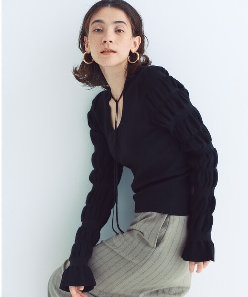 CODE A（コードエー）の「◆CODE A ｜ gathered sleeves knit（ニット/セーター・レディース・グレー/ブラック/ダークパープル・00）」の2枚目の写真