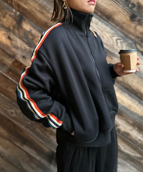 mi via loca（ミヴィアロカ）の「Vintageライクライン裏起毛 ハイネックトラックジャケット（ジャージ・レディース・ブラック/オートミール/ネイビー・FREE）」の17枚目の写真
