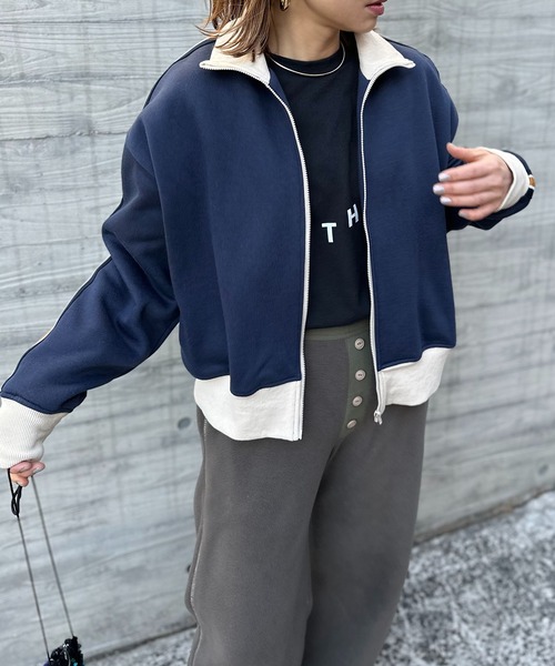 mi via loca（ミヴィアロカ）の「Vintageライクライン裏起毛 ハイネックトラックジャケット（ジャージ・レディース・ブラック/オートミール/ネイビー・FREE）」の5枚目の写真